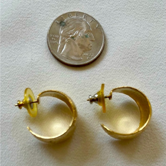 Textured Swirl Mini Hoop Earrings - Picture 14 of 16